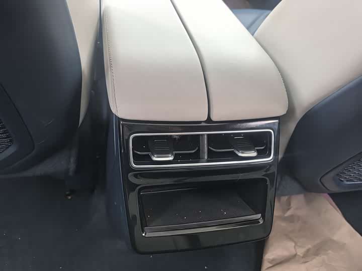 Фото 7 - Zeekr 001