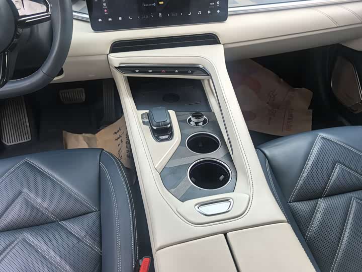 Фото 8 - Zeekr 001