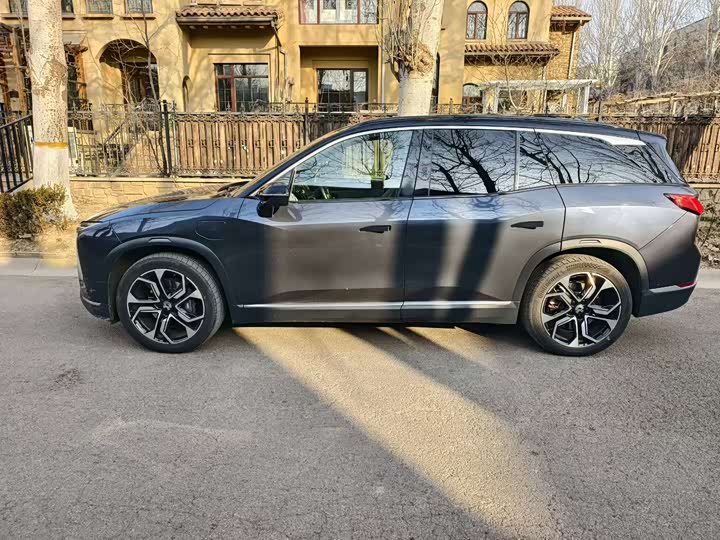 Фото 2 - Nio ES8