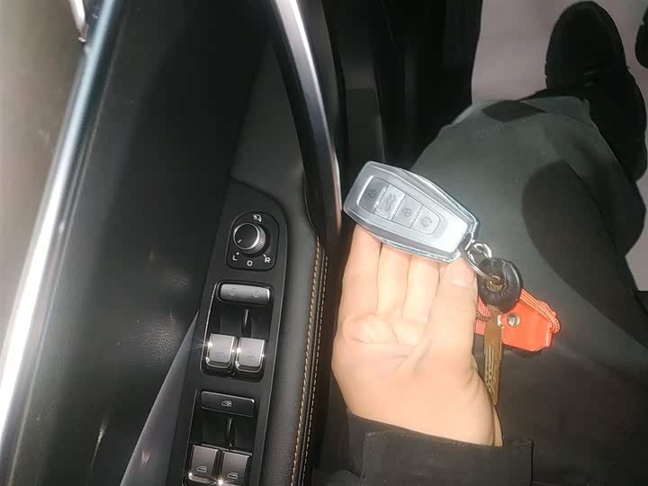 Фото 9 - Geely Coolray