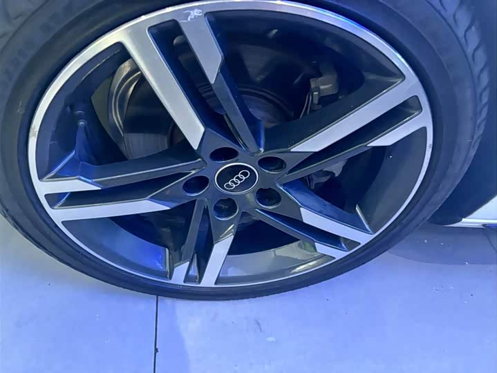 Фото 3 - Audi A4L