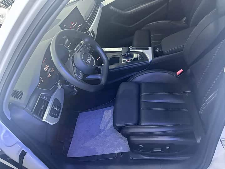 Фото 5 - Audi A4L