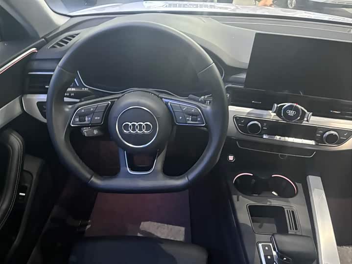 Фото 6 - Audi A4L