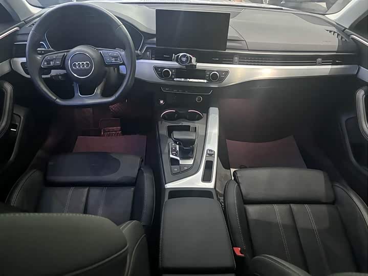 Фото 8 - Audi A4L