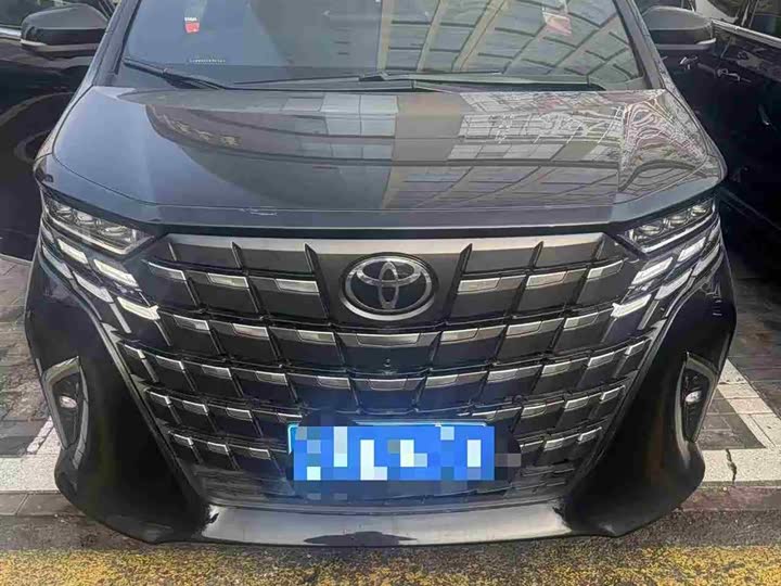 Фото 1 - Toyota Alphard