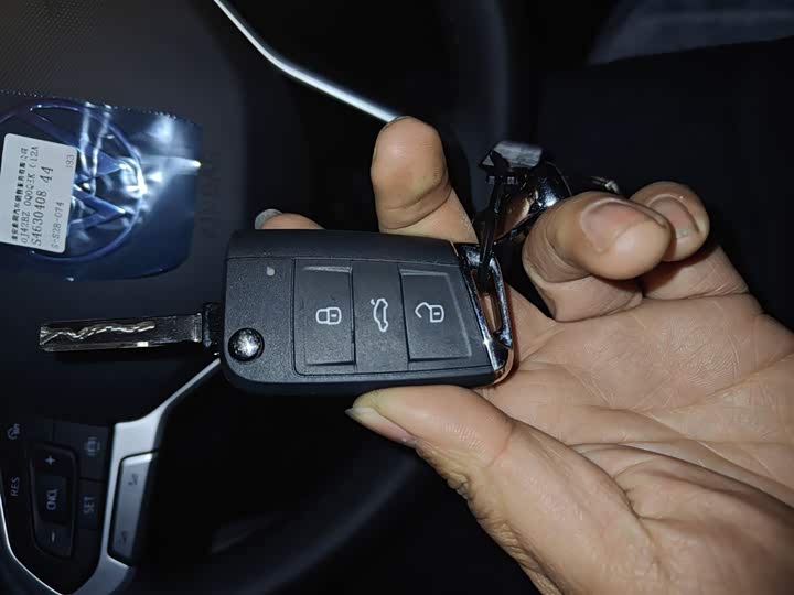 Фото 9 - Volkswagen Sagitar L