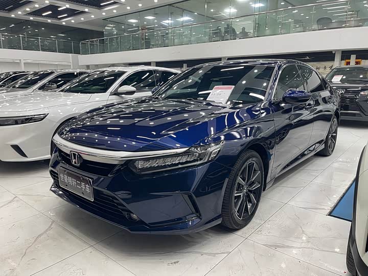 Фото 2 - Honda Inspire