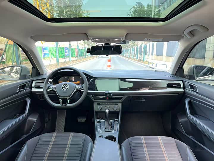 Фото 8 - Volkswagen Lavida