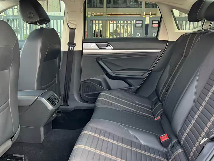 Фото 9 - Volkswagen Lavida