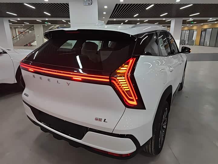 Фото 7 - Geely Atlas L