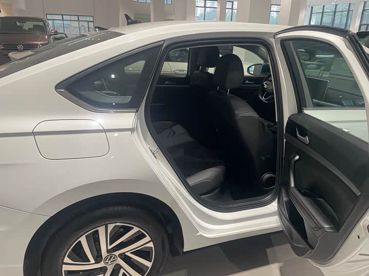 Фото 9 - Volkswagen Lavida