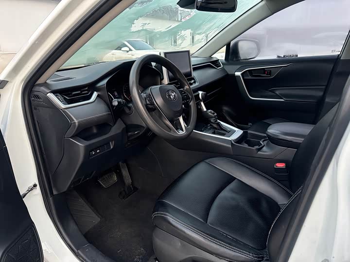 Фото 4 - Toyota RAV4