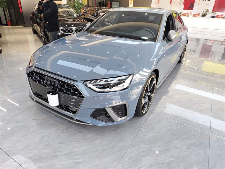 Фото 2 - Audi A4L