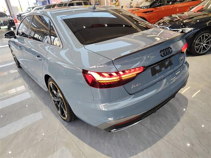 Фото 5 - Audi A4L