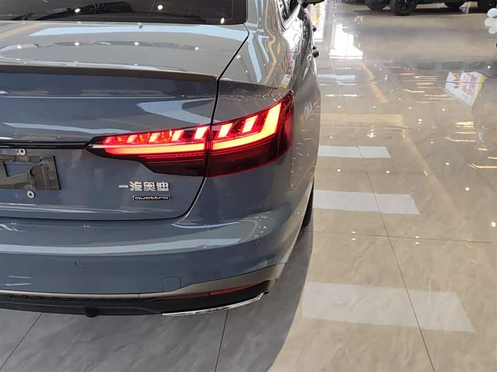 Фото 8 - Audi A4L