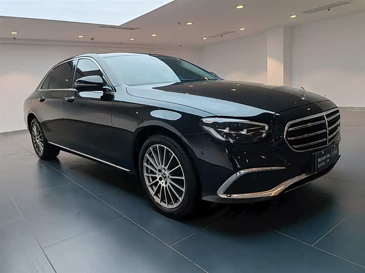 Фото 2 - Mercedes-Benz E-Class