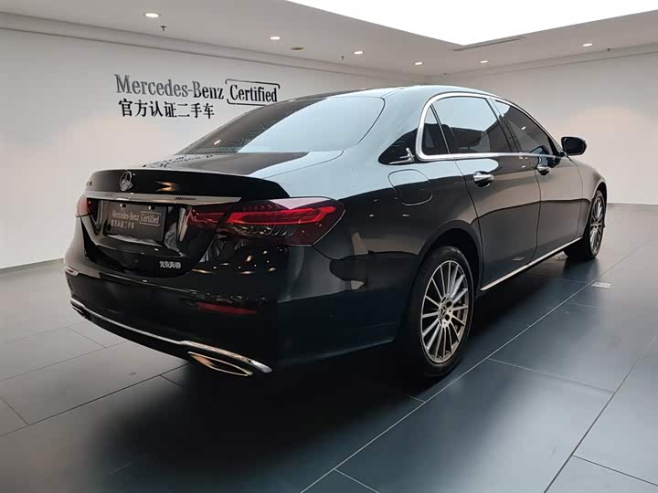 Фото 5 - Mercedes-Benz E-Class