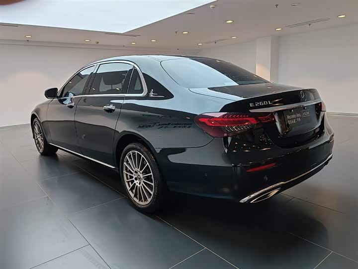 Фото 6 - Mercedes-Benz E-Class