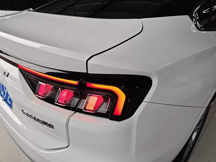 Фото 8 - Ford Mondeo