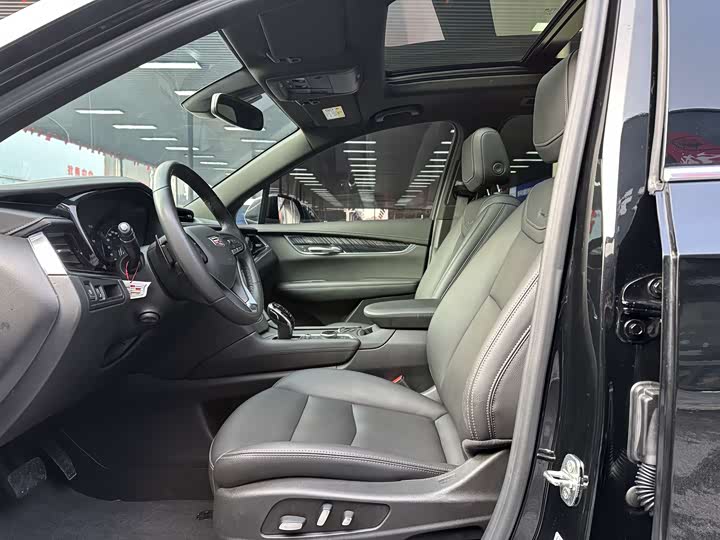 Фото 5 - Cadillac XT6