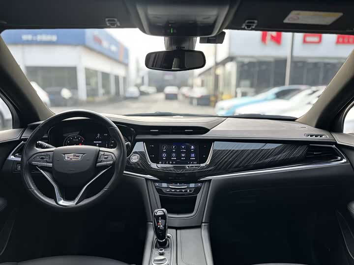 Фото 8 - Cadillac XT6