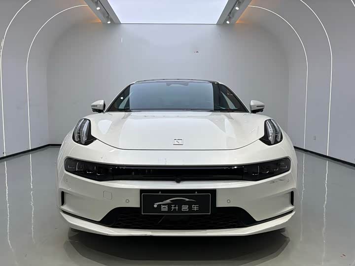 Фото 2 - Zeekr 001