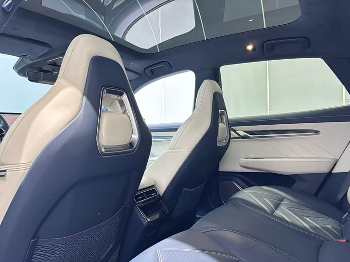 Фото 6 - Zeekr 001