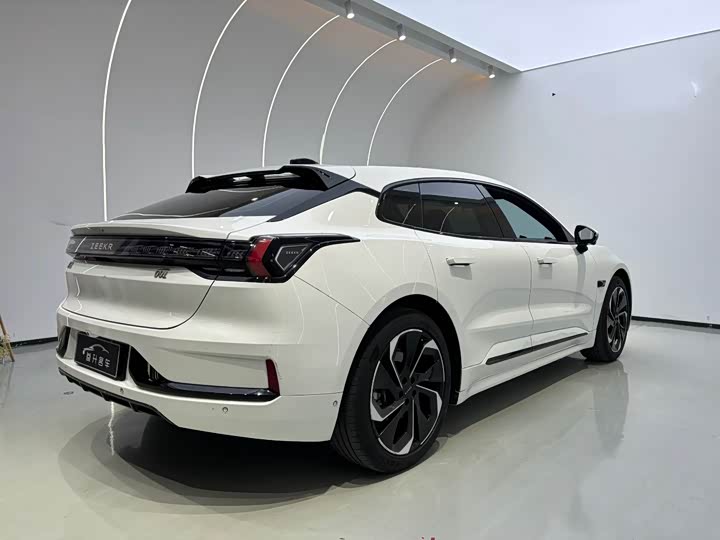 Фото 7 - Zeekr 001