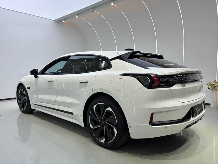 Фото 9 - Zeekr 001