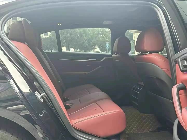 Фото 6 - BMW 5 Series