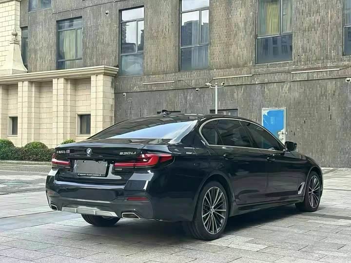 Фото 9 - BMW 5 Series