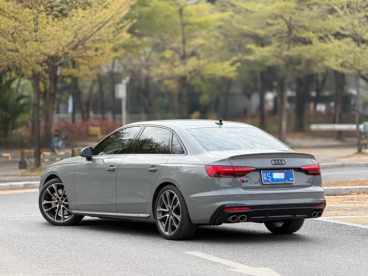 Фото 2 - Audi S4