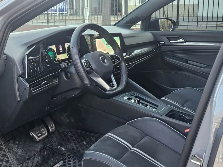 Фото 2 - Volkswagen Golf