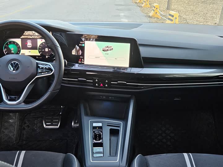 Фото 3 - Volkswagen Golf