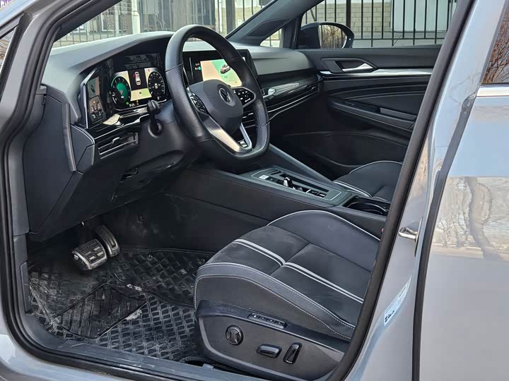 Фото 4 - Volkswagen Golf