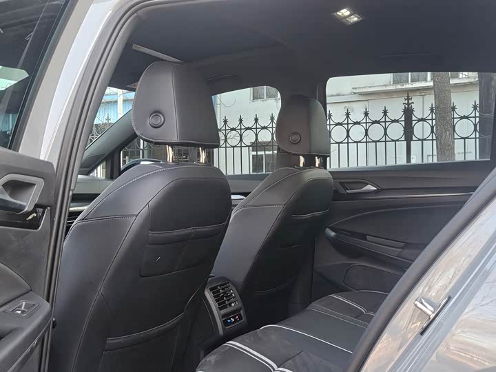 Фото 7 - Volkswagen Golf