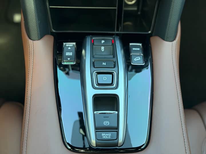 Фото 7 - Honda UR-V