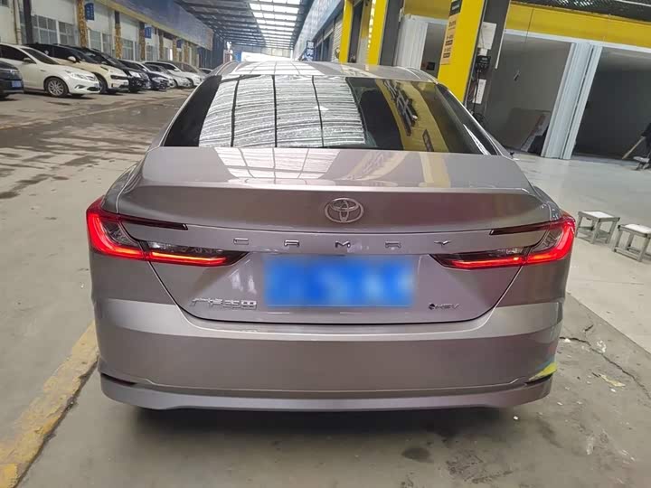 Фото 6 - Toyota Camry