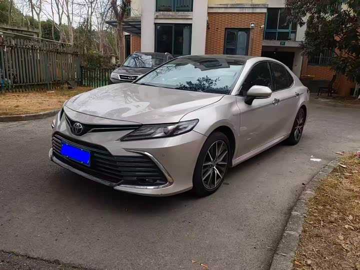 Фото 1 - Toyota Camry