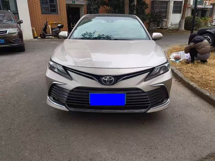 Фото 2 - Toyota Camry