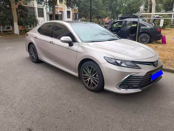 Фото 3 - Toyota Camry