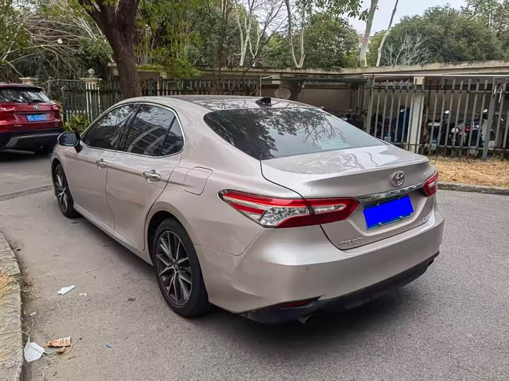 Фото 4 - Toyota Camry