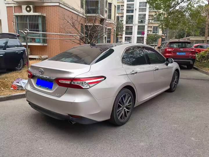 Фото 6 - Toyota Camry