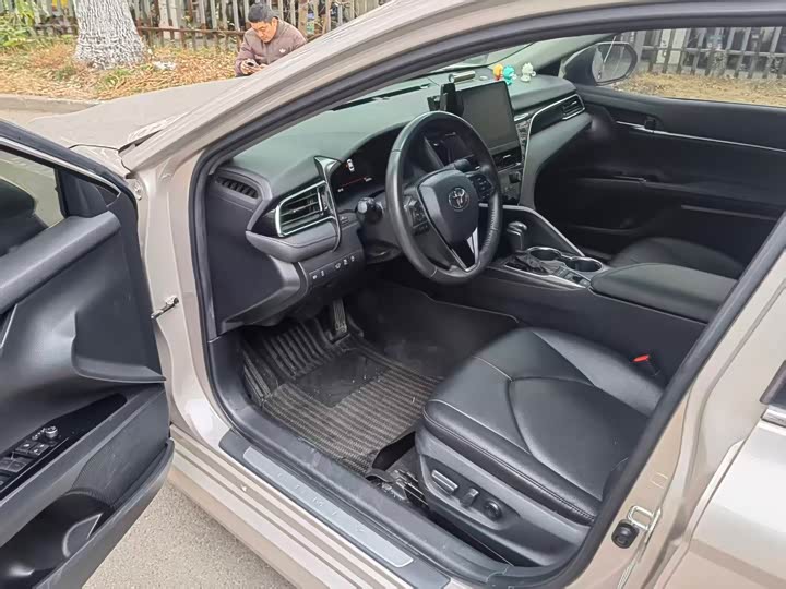 Фото 7 - Toyota Camry