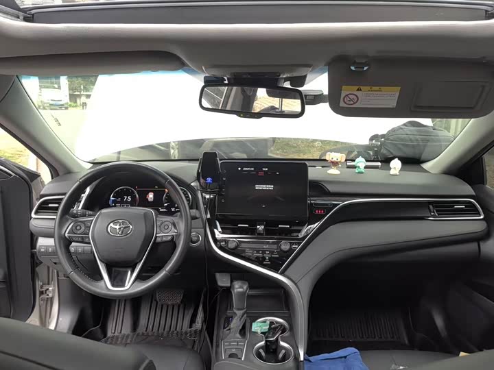 Фото 8 - Toyota Camry