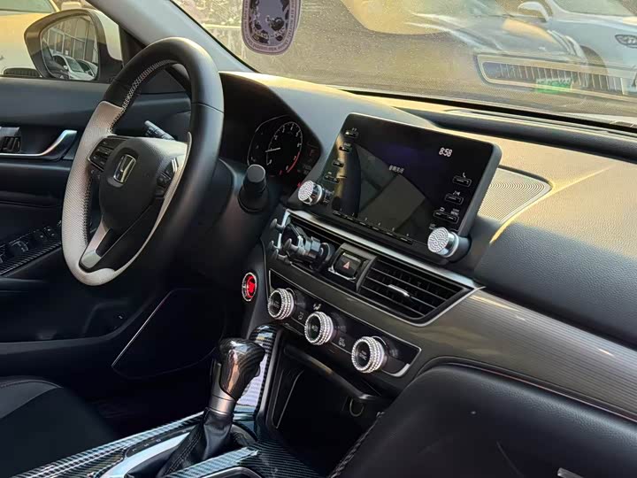 Фото 4 - Honda Accord