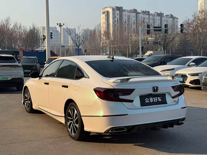 Фото 8 - Honda Accord