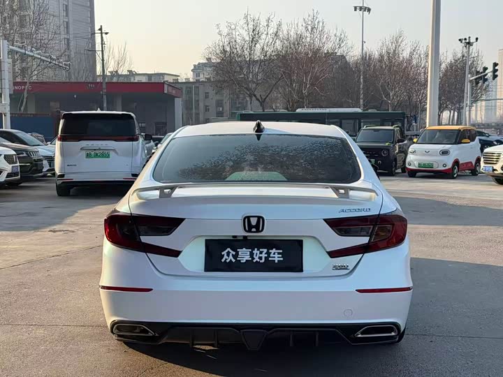 Фото 9 - Honda Accord