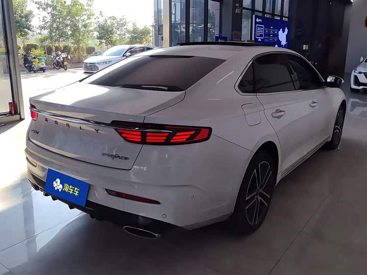 Фото 3 - Geely Preface