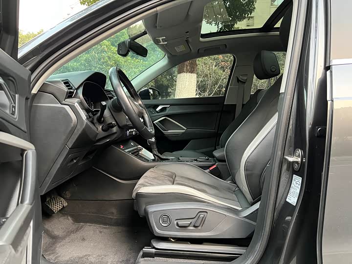 Фото 8 - Audi Q3